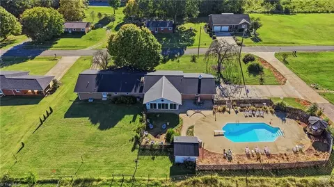 186 Tyro Heights Rd, Lexington, NC 27295