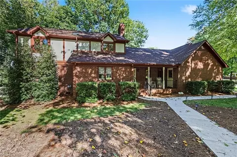 449 Drayton Park Dr, Kernersville, NC 27284