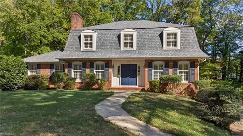 805 Chartwell Cir, Winston Salem, NC 27106