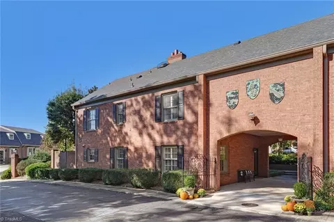 1833 Banking St #B6, Greensboro, NC 27408