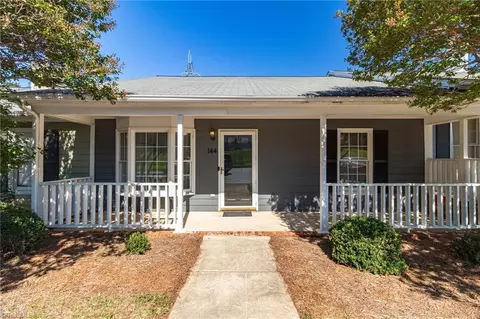 814 Guilford College Rd #144, Greensboro, NC 27409