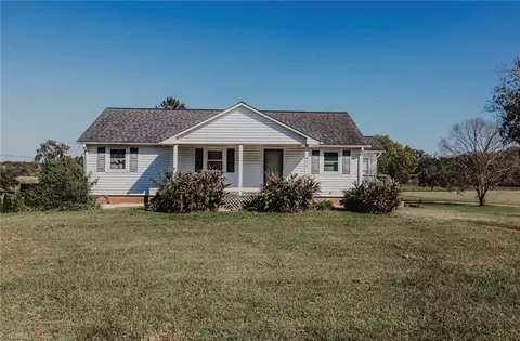 477 Pleasant Acre Dr, Mocksville, NC 27028