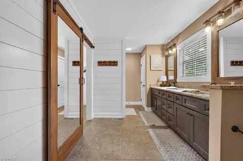 Entry Way - 3042 Autumn Acres Ln, Trinity, NC 27370 photo 5 of 7