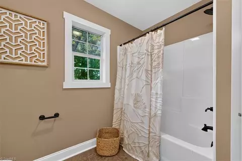 Bath - 3042 Autumn Acres Ln, Trinity, NC 27370 photo 3 of 3