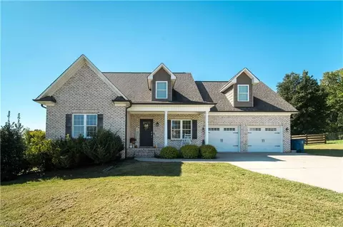 127 Elberon Ct, Mocksville, NC 27028
