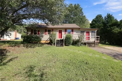 3215 Meadow Ln, Winston Salem, NC 27107