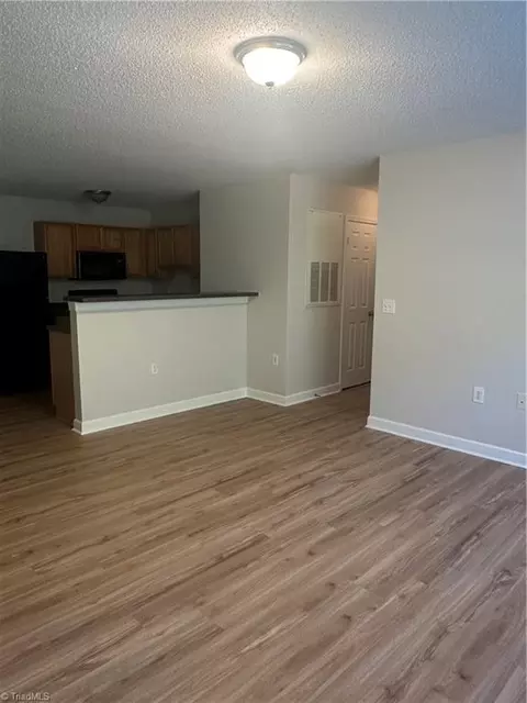 1860 Crest Hollow Dr, Winston Salem, NC 27127