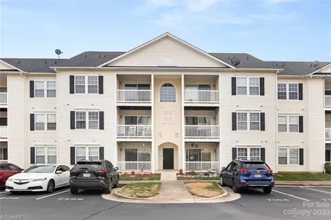 7208 Mcconnell Dr, Kernersville, NC 27284