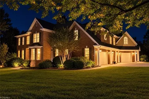 706 Chestnut Hill Ct, Greensboro, NC 27455