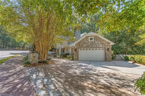 825 Franklin St E, Chapel Hill, NC 27514