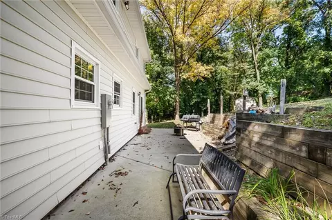 Exterior - 802 Kingston Dr, High Point, NC 27262 photo 5 of 6