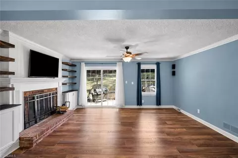 Living - 802 Kingston Dr, High Point, NC 27262 photo 3 of 4