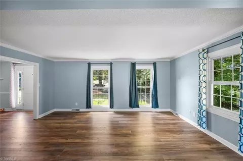Living - 802 Kingston Dr, High Point, NC 27262 photo 2 of 4