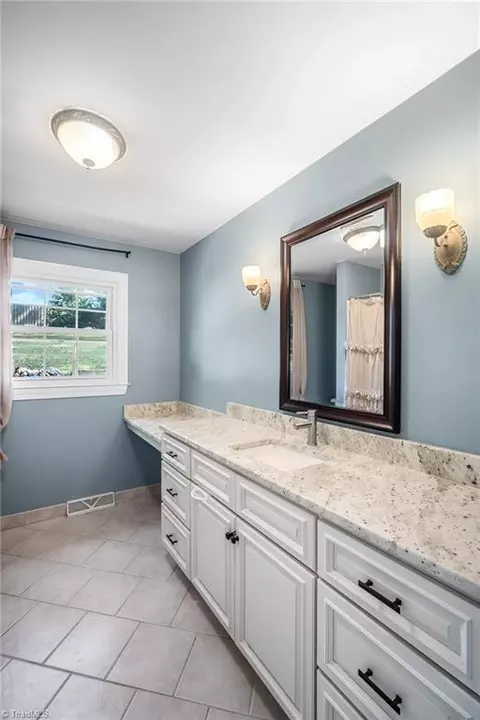 Bath - 802 Kingston Dr, High Point, NC 27262 photo 1 of 6