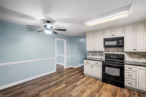 Entry Way - 802 Kingston Dr, High Point, NC 27262 photo 4 of 5