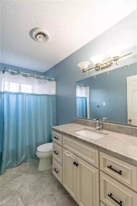 Bath - 802 Kingston Dr, High Point, NC 27262 photo 5 of 6