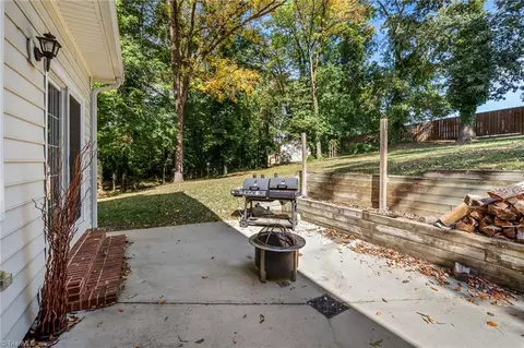 Exterior - 802 Kingston Dr, High Point, NC 27262 photo 6 of 6