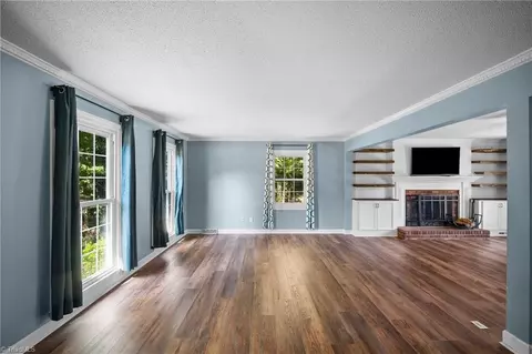 Living - 802 Kingston Dr, High Point, NC 27262 photo 1 of 4