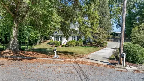 Exterior - 802 Kingston Dr, High Point, NC 27262 photo 3 of 6