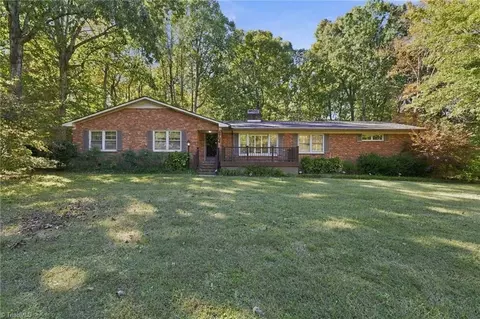 5704 Kings Ct, Pleasant Garden, NC 27313