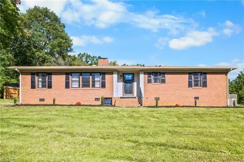 302 Lakewood Dr, Lexington, NC 27292