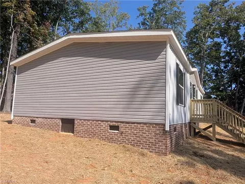 1312 Pineview Rd, Randleman, NC 27317 photo 2