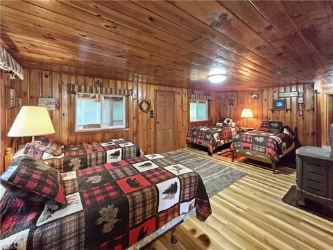 Bedroom - 13641 Traphill Rd, Traphill, NC 28685 photo 7 of 9