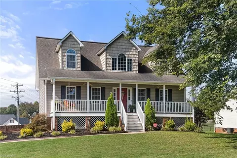 274 Charleston Ridge Dr, Mocksville, NC 27028