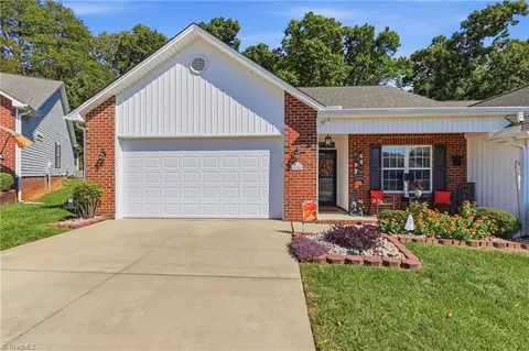425 Peace Rollins Ct, Kernersville, NC 27284