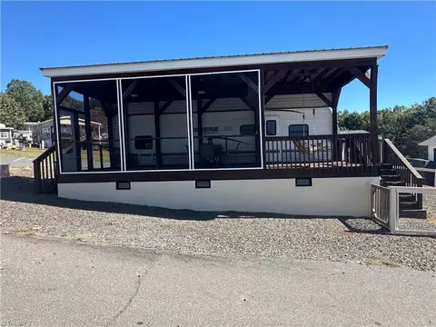 155 Grand View Dr, New London, NC 28127