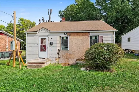 913 English St S, Greensboro, NC 27401