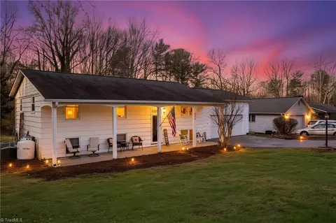 524 Mark Ln, North Wilkesboro, NC 28659