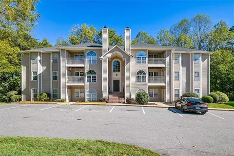 6704 Friendly Ave W #4E, Greensboro, NC 27410