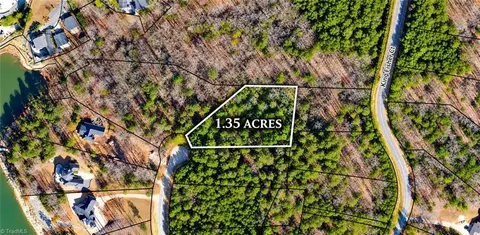 210 Kingfisher Ct, New London, NC 28127
