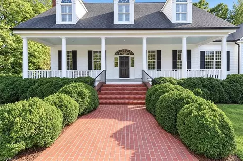 3230 Broadmoor Dr, Statesville, NC 28625