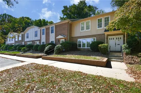 1 Fountain Manor Dr #F, Greensboro, NC 27405