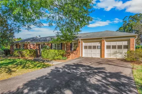 611 Burkeridge Ct, Winston Salem, NC 27104