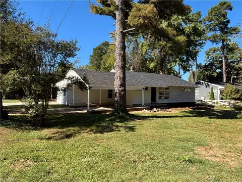 2614 Pinecroft Rd, Greensboro, NC 27499