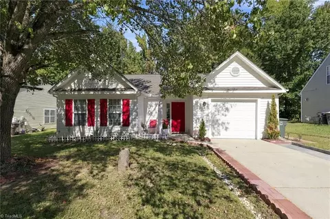 820 Blazingwood Dr, Greensboro, NC 27406