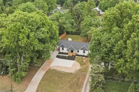 1009 Benjamin Pkwy, Greensboro, NC 27408