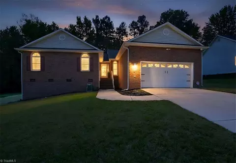 117 Brook Pine Dr, Greensboro, NC 27406