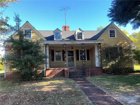 4677 White Rock Rd, Winston Salem, NC 27105