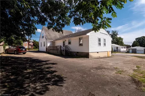 924 Merritt Dr, Greensboro, NC 27407