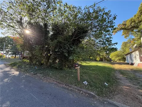 607 Bridges Dr, High Point, NC 27262