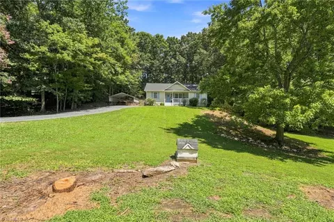 1088 Country Place Rd, Asheboro, NC 27203