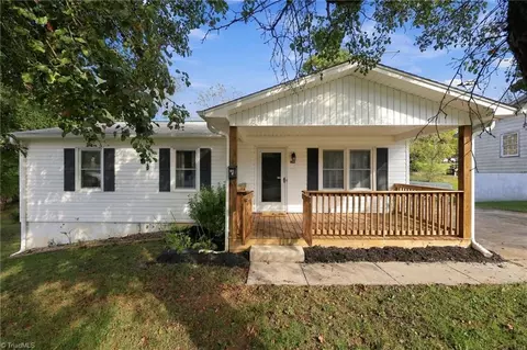 961 Newsome St, Mount Airy, NC 27030