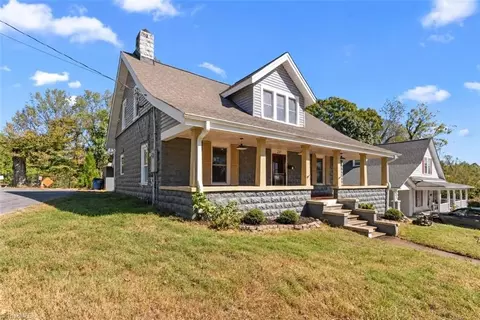 237 Poplar St E, Mount Airy, NC 27030