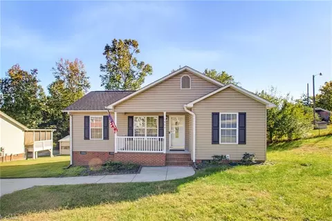 1809 Augusta Dr, Thomasville, NC 27360
