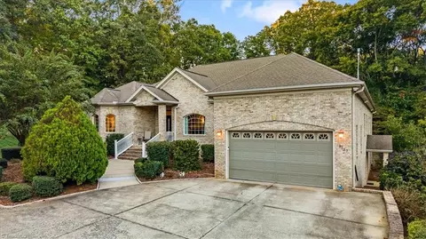 9137 County Line Rd, Kernersville, NC 27284