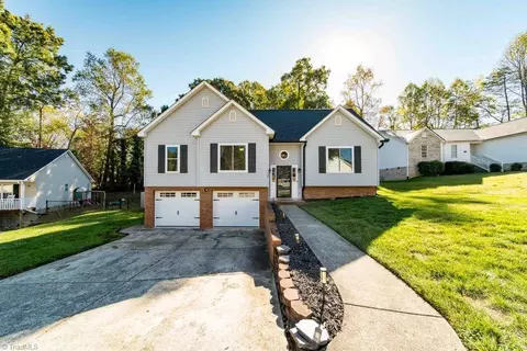 125 Springhouse Farm Ct, Winston Salem, NC 27107